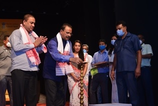 Lighting the lamp and inauguration by Shri Chandra Mohan Patowary, Hon'ble Minister of Industries, Commerce & Public Enterprise, Govt. of Assam, 21/09/2021